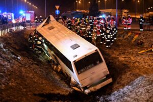 У Польщі потрапив в аварію український автобус, є загиблий та постраждалі У Польщі потрапив в аварію український автобус, є загиблий та постраждалі