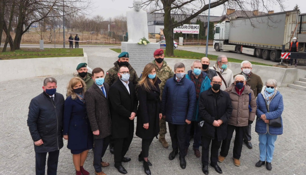 У Польщі встановили пам’ятник українському священнику-рятівнику Омеляну Ковчу
