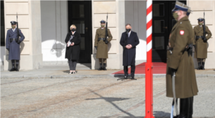 Анджей Дуда вшанував померлих унаслідок COVID-19