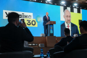 Прем’єр-міністр: Земельна реформа — це перемога землевласників, бізнесу та громад