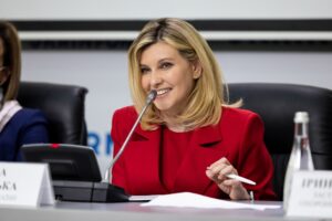 Елена Зеленская приняла участие в презентации цифрового сервиса для неслышащих и слабослышащих людей, который будет доступен на правительственных сайтах Елена Зеленская приняла участие в презентации цифрового сервиса для неслышащих и слабослышащих людей, который будет доступен на правительственных сайтах