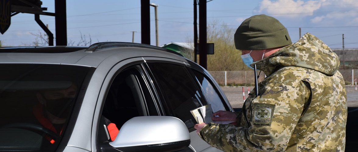 На українському кордоні затримали іноземця, який купив фальшивий тест у водія рейсового автобуса