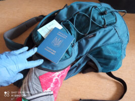 Поліцейські повернули українцеві вкрадений наплічник і 1000 доларів - він висловив їм «милу подяку»