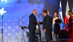Українське суспільство отримало спеціальну нагороду Економічного форуму в Польщі Українське суспільство отримало спеціальну нагороду Економічного форуму в Польщі