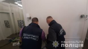 Нацполіція викрила злочинне угруповання у вимаганні грошей за нерозповсюдження провокаційної інформації