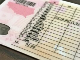 Як зареєструвати транспортний засіб в Польщі? Ціни та перелік документів.