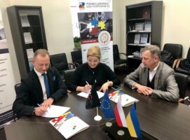 Партнерство і співпраця в справі індустріалізації, переробки та розвитку в Україні ефективних та сучасних індустріальних парків Партнерство і співпраця в справі індустріалізації, переробки та розвитку в Україні ефективних та сучасних індустріальних парків