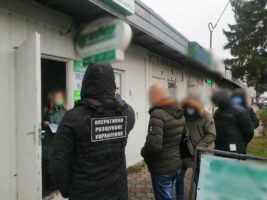Продаж COVID-сертифікатів і тестів на українсько-польському кордоні: викрито ділків