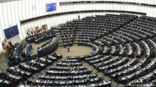 Европарламент проведет дебаты по поводу войск РФ у границ Украины