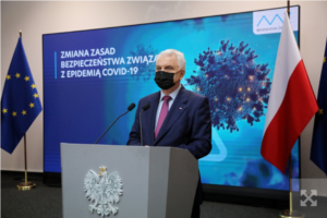 У Польщі посилюють обмеження і вводять обов'язкові щеплення для певних категорій