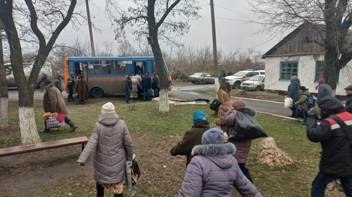Окупанти силоміць вивозять до росії тисячі жителів Маріуполя — міськрада