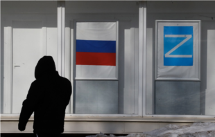 Неофіційно: росіяни спалюють документи в посольстві у Варшаві Неофіційно: росіяни спалюють документи в посольстві у Варшаві