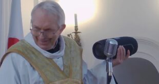 У Варшаві на великодній месі заспівали “Ой у лузі червона калина”. ВІДЕО