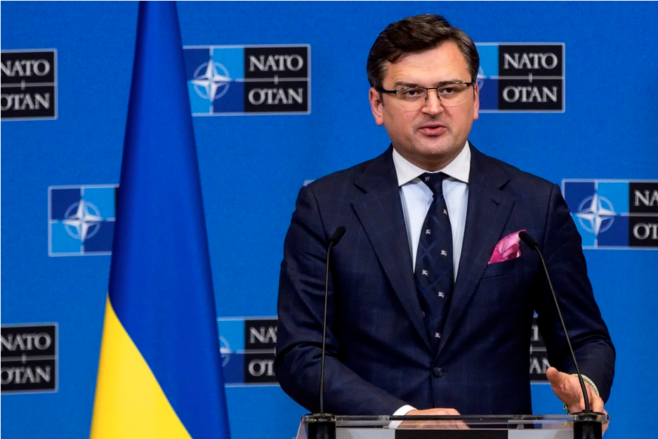 Міністр Дмитро Кулеба закликав НАТО швидко надати Україні зброю