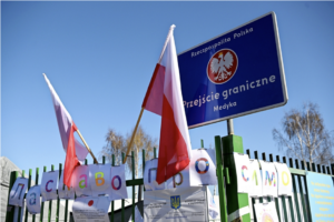 Дедалі більше сімей з дітьми повертається з Польщі в Україну