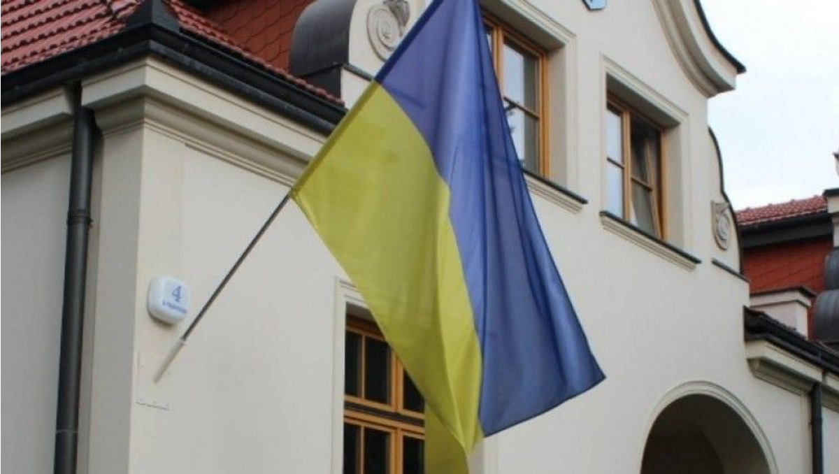 Три актуальні послуги, які біженці з України в Польщі можуть отримати в консульствах