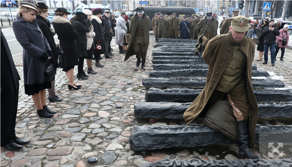 XV Катинський марш тіней: Поляки вшановують пам’ять польських офіцерів, вбитих радянськими військовими