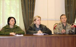 В Будинку офіцерів зустрілися з родичами захисників Азовсталі В Будинку офіцерів зустрілися з родичами захисників Азовсталі