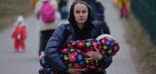 Солідарні з Україною: маніфестація матерів у Варшаві заради миру та любові