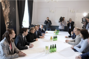 Юлія Тимошенко в інтерв'ю газеті «Rzeczpospolita»: переговори вже не допоможуть Юлія Тимошенко в інтерв'ю газеті «Rzeczpospolita»: переговори вже не допоможуть