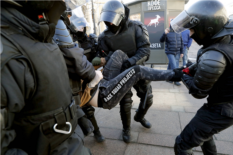 У Росії репресії проти незгодних сягають абсурду