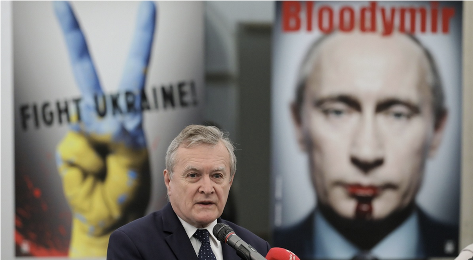 Culture minister praises Warsaw exhibition of anti-war posters