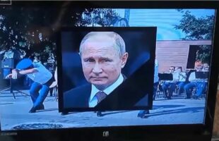 Чемні уважні хакери не забули привітати лаптів з дном раіссі Чемні уважні хакери не забули привітати лаптів з дном раіссі