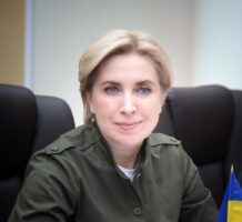 А не треба багато чого вигадувати. Просто робити як поляки