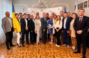 Продовжуємо роботу на економічному фронті! Продовжуємо роботу на економічному фронті!