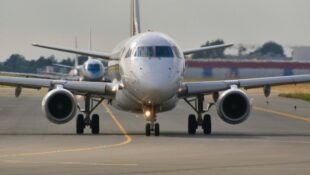 Польська авіакомпанія LOT запрошує на роботу кандидатів з України