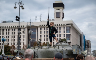 Зеленський: «Парад» російської техніки в Україні може бути лише таким