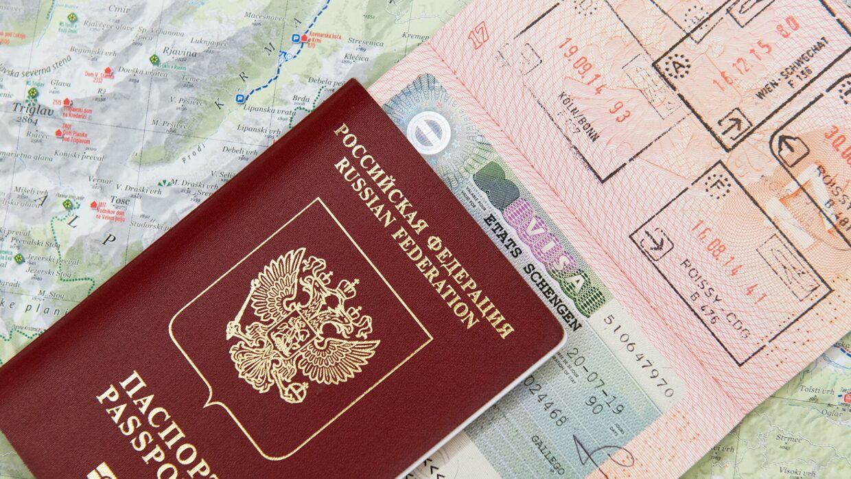 Швейцария остановила упрощенную выдачу виз для россиян
