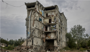 В деокупованому Ізюмі знайшли масове поховання людей В деокупованому Ізюмі знайшли масове поховання людей