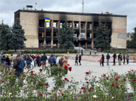 «Люди переважно голодували, давали тільки хліб, двічі на тиждень», – свідчення зі звільненого Ізюму «Люди переважно голодували, давали тільки хліб, двічі на тиждень», – свідчення зі звільненого Ізюму