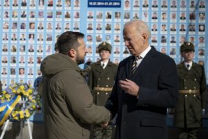 Leaders of Ukraine and the United States honored the memory of fallen Ukrainian defenders and visited St. Michael's Golden-Domed Monastery
