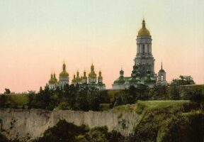 ПОДІЇ З ЛАВРОЮ І ІСТОРИЧНІ ПАРАЛЕЛІ