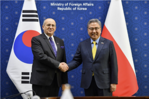 Збіґнєв Рау в Сеулі: для Польщі найважливішим питанням є війна в Україні, спричинена агресією Росії