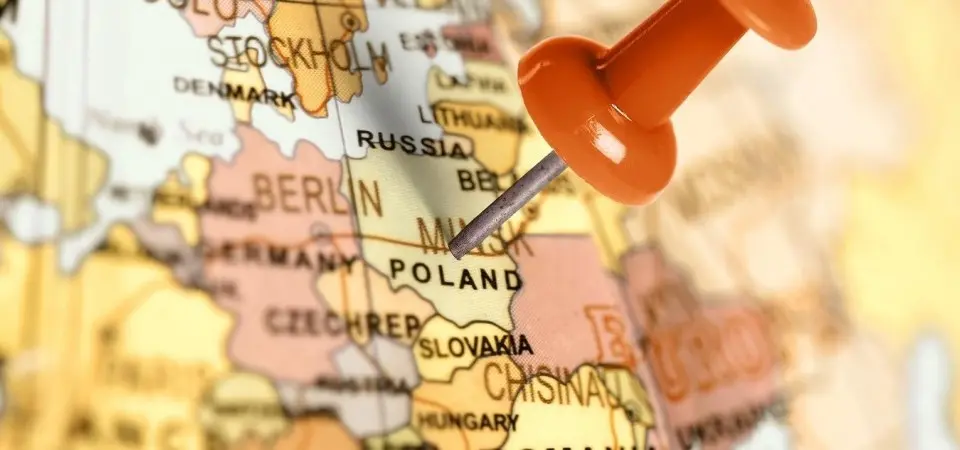 Тимчасовий захист чи карта побиту? 10 пунктів, які порівнюють умови легалізації українців у Польщі