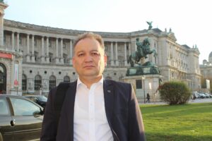 Ну що ж із корабля на бал)