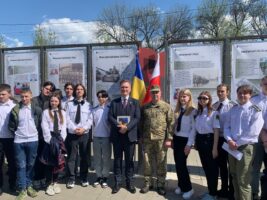 У Києві презентували виставку “Союз Білого Орла та Золотого Тризуба” до 103-ї річниці укладання Варшавського договору між Україною і Польщею У Києві презентували виставку “Союз Білого Орла та Золотого Тризуба” до 103-ї річниці укладання Варшавського договору між Україною і Польщею