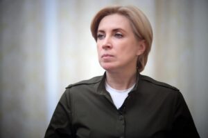 Про ворожі паспорти