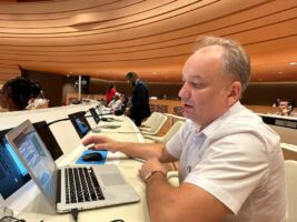 Сьогодні, втім, як і зазвичай, дав три інтерв'ю українським ЗМІ