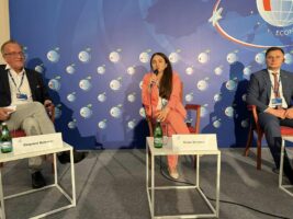 Беру участь у панельній дискусії на тему: Як розкрити потенціал сільських та важкодоступних територій? Інновації проти прогресивної депопуляції