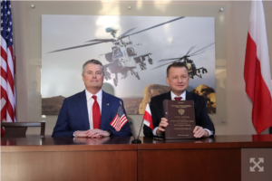 Міністр оборони Польщі підписав офсетну угоду на вертольоти Apache