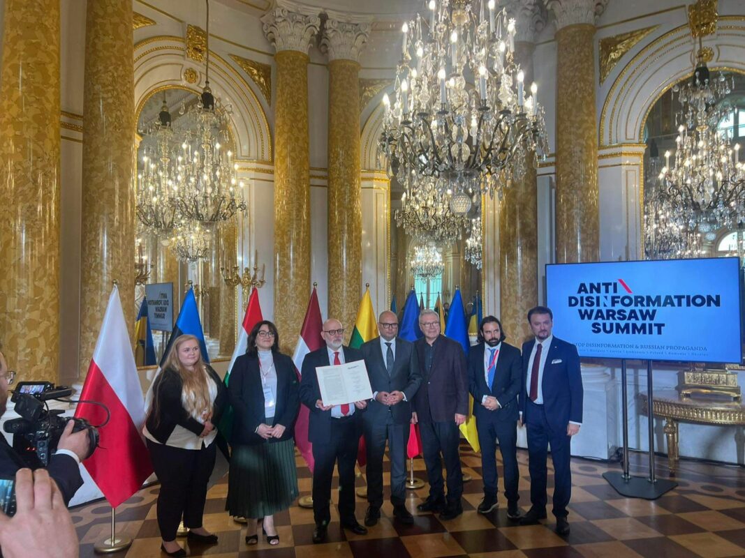 Центральна Європа об'єднується проти дезінформації Кремля: Anti-Disinformation Warsaw Summit 2023