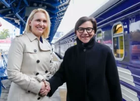 До Києва прибула спецпредставниця США з питань економічного відновлення України
