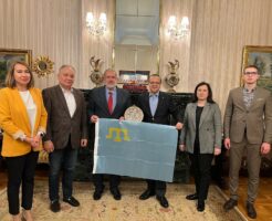 Прибули до Праги, щоб взяти участь у ІІ Парламентському саміті Кримської платформи