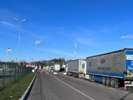 На українсько-польському кордоні продовжується ускладнення руху вантажних транспортних засобів (відео)