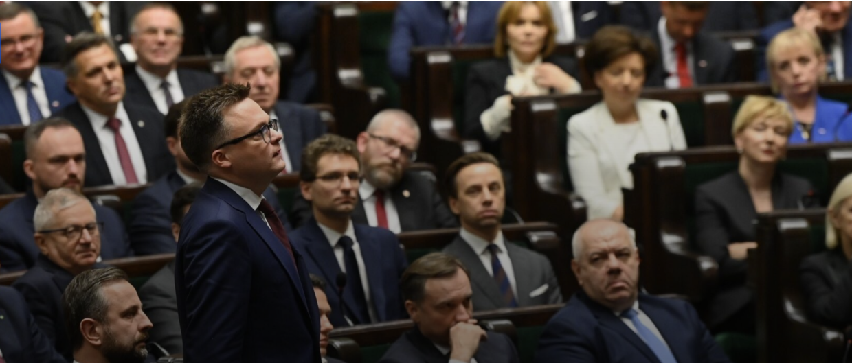 Польський парламент обрав спікера. Напередодні Громадянська коаліція, Ліві та Третій шлях підписали коаліційну умову і відтепер гарантовано мають парламентську більшість