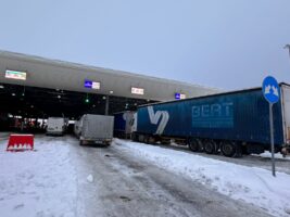 У пункті пропуску «Угринів-Долгобичув» розпочато оформлення великовагових вантажівок